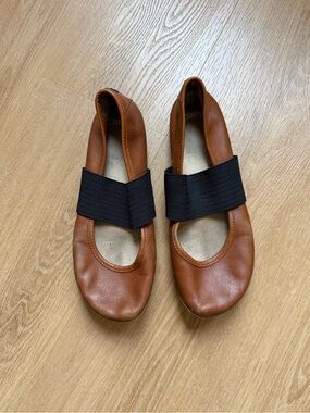 Camper Girls' Tan Mary Jane Flats with Black Elastic Strap